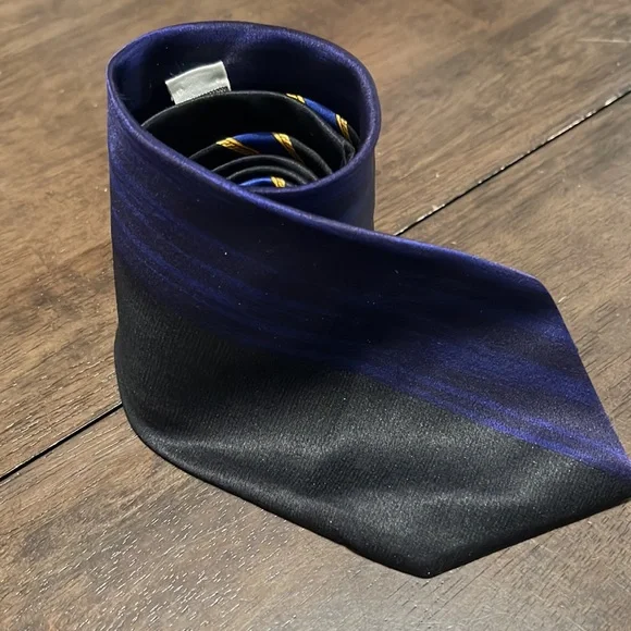 T-00: Gianni Versace Men’s tie